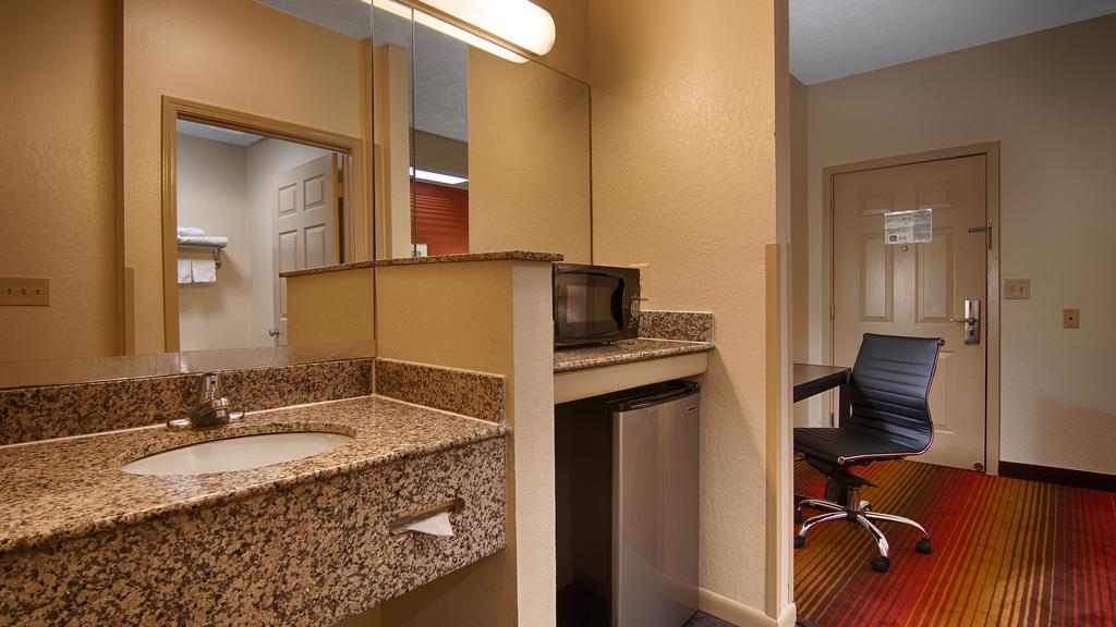 America'S Best Value Inn & Suites-Clinton Bagian luar foto