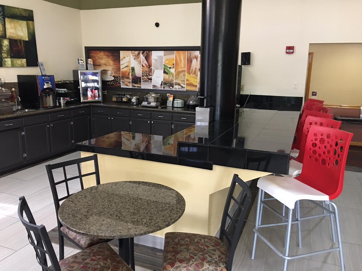 America'S Best Value Inn & Suites-Clinton Bagian luar foto