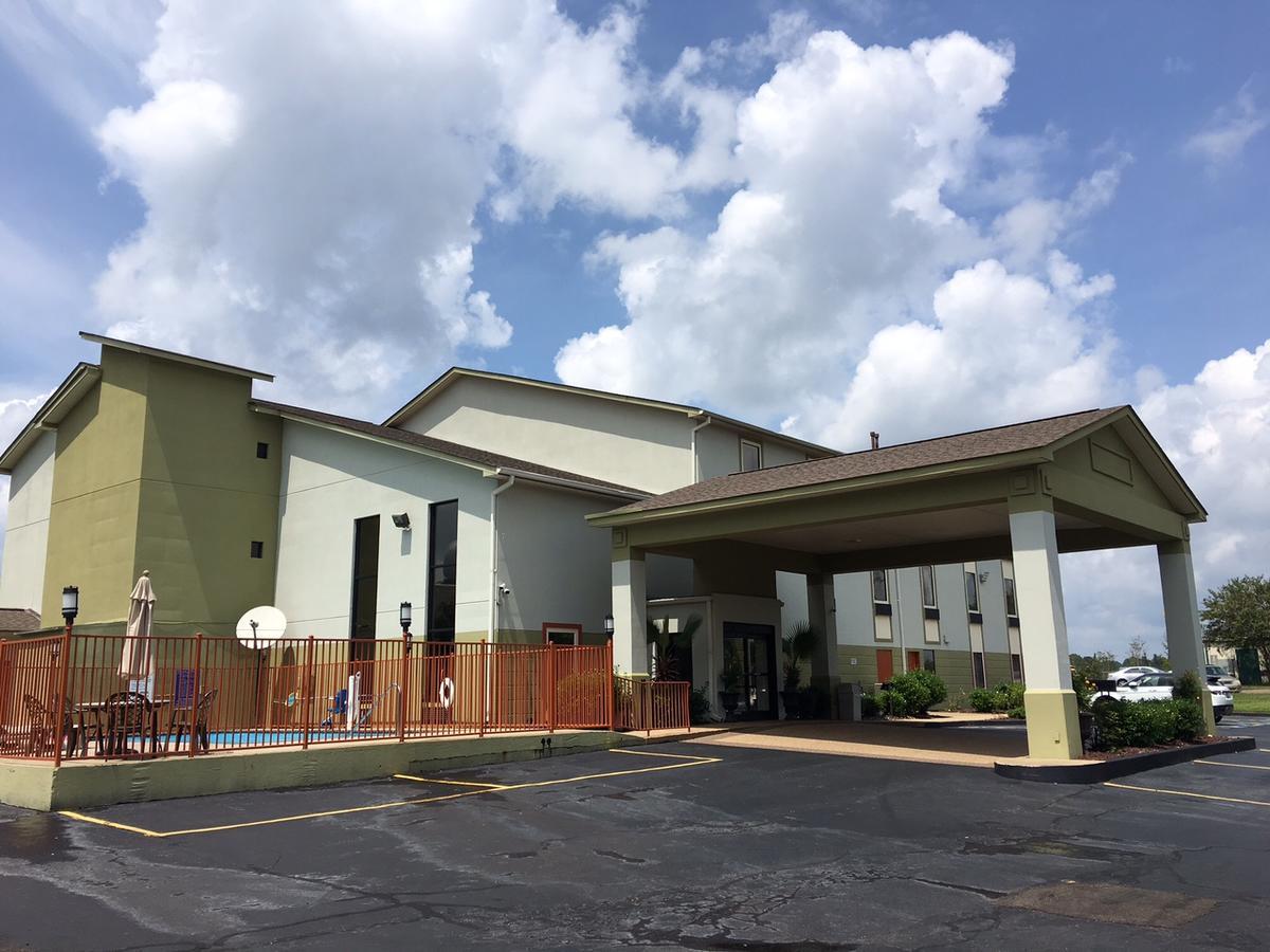 America'S Best Value Inn & Suites-Clinton Bagian luar foto