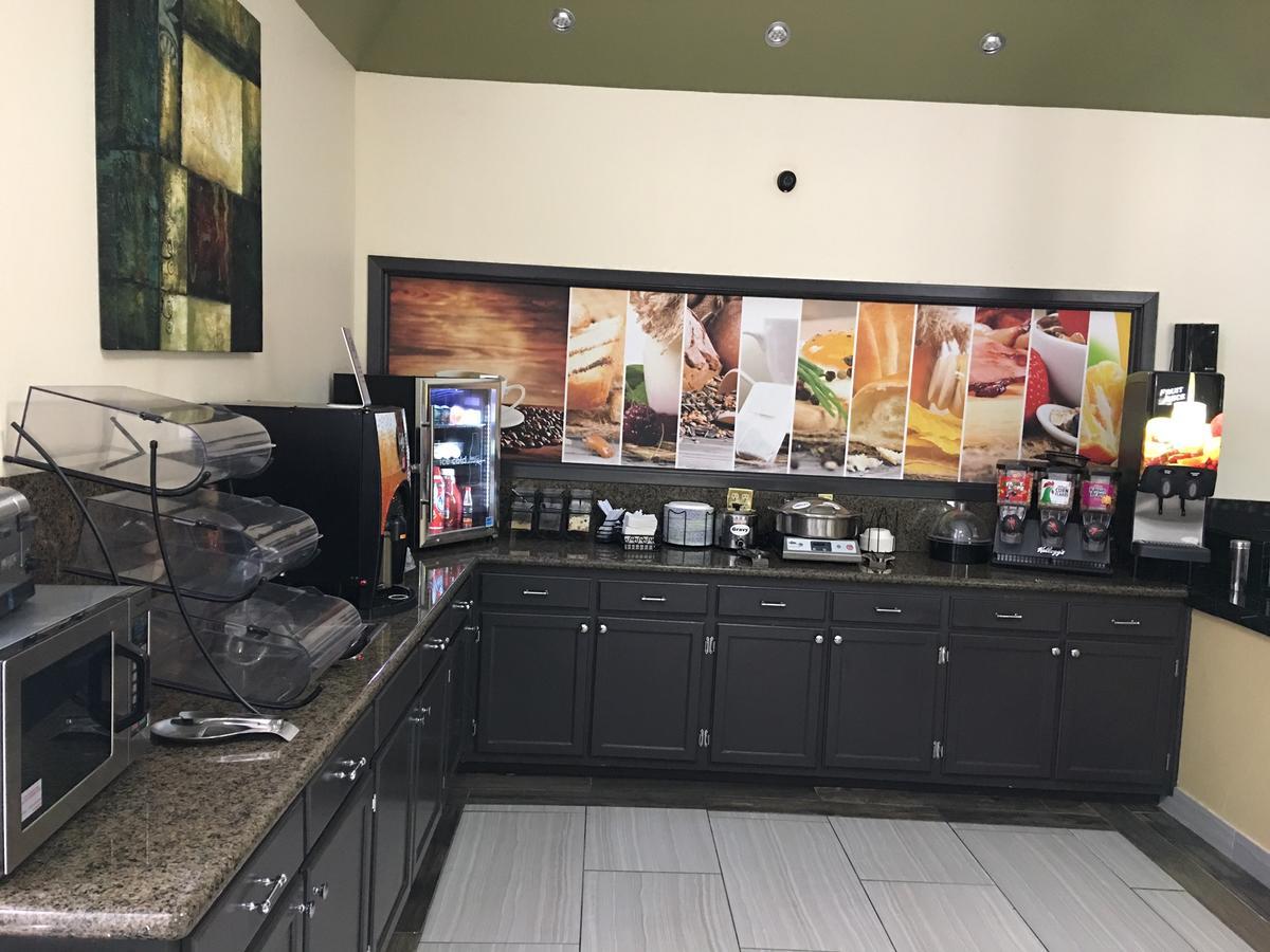 America'S Best Value Inn & Suites-Clinton Bagian luar foto