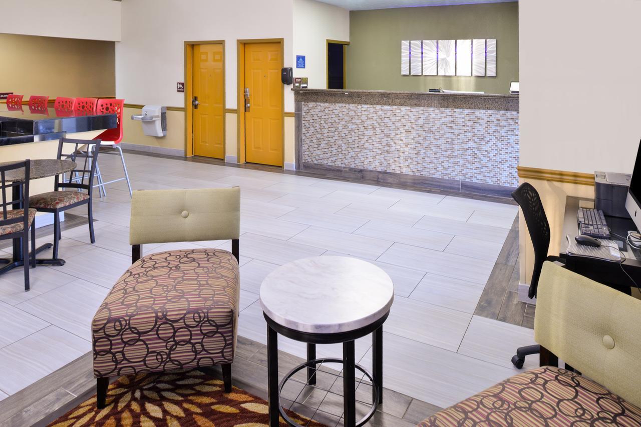 America'S Best Value Inn & Suites-Clinton Bagian luar foto