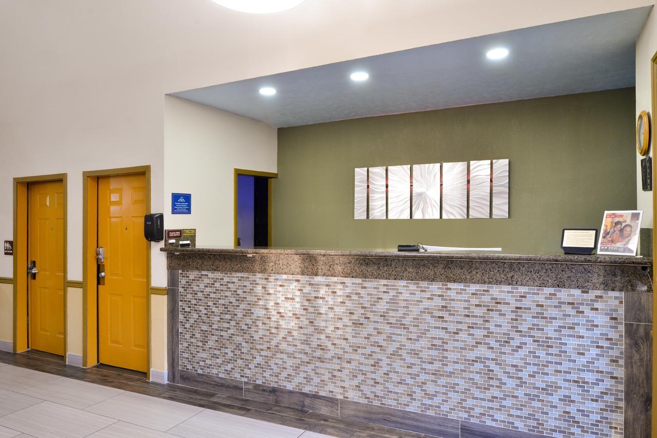 America'S Best Value Inn & Suites-Clinton Bagian luar foto
