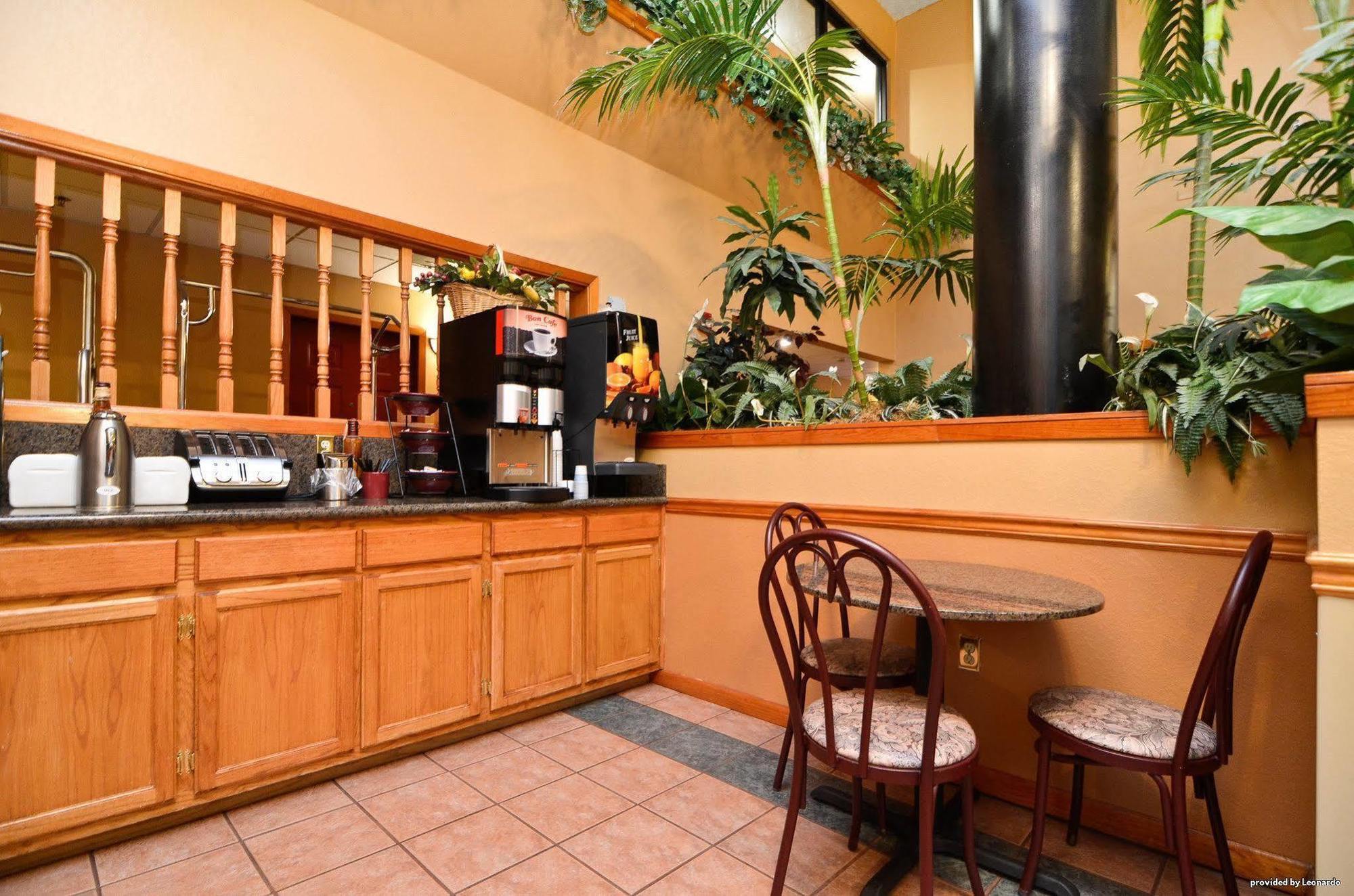 America'S Best Value Inn & Suites-Clinton Bagian luar foto