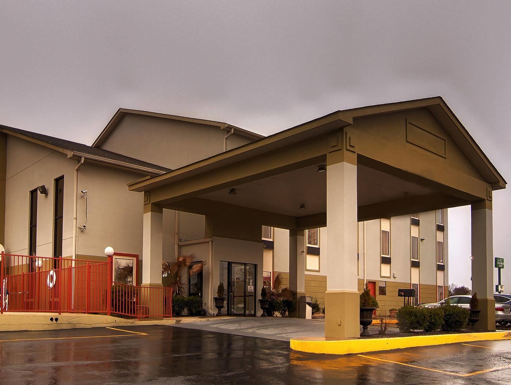 America'S Best Value Inn & Suites-Clinton Bagian luar foto